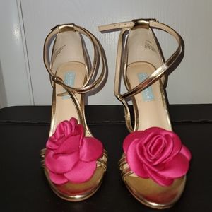 Gold heels w/pink flower